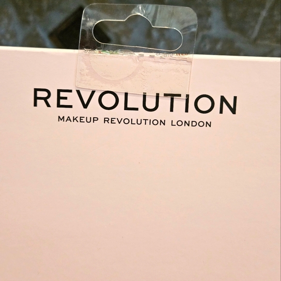 Makeup Revolution X Friends The Television Series Mirror - Picture 6 of 7